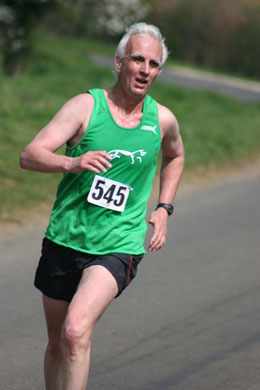 Frank Briscoe in action at the 2007 Oxfordshire County Road Relays held at Hook Norton on Sunday, 15 April 2007.