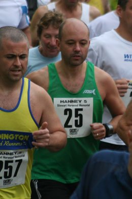 Adrian Evans setting out at the start of the Hanney 5 on Sunday, 11 October 2009.