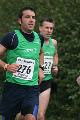 Dan Peace and John Peake battling it out at the 2009 Headington 10k.