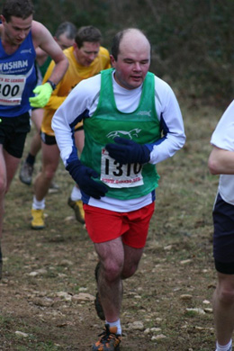 Graham Wiggins blasting up the hill in the Oxford Mail Cross Country League meeting held at Cirencester Park on Sunday, 4 January 2009.