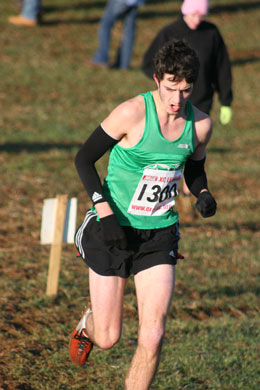 Tim Traynor on his way to victory in the senior men's race in the third Oxford Mail Cross Country League fixture of the 2009/10 season held at Banbury on Sunday, 3 January 2010.